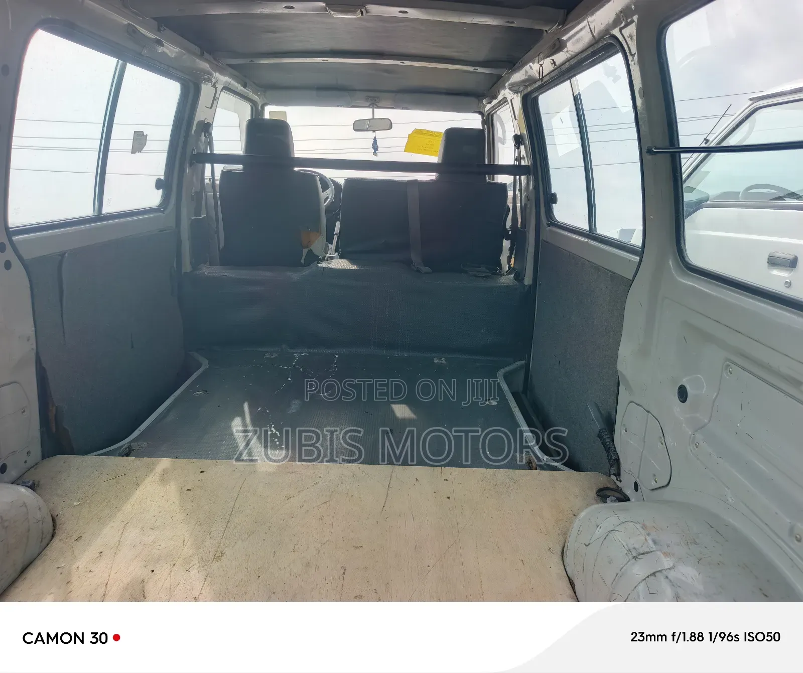 Mitsubishi L300 2007