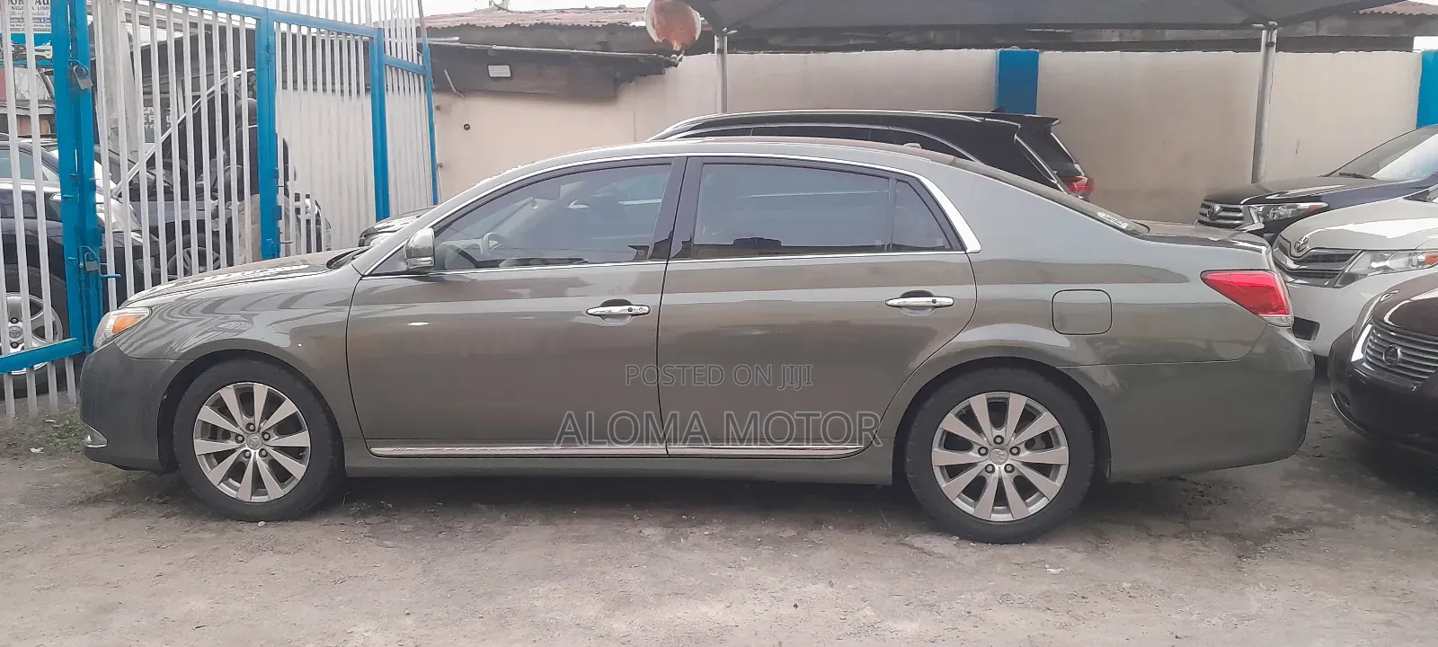 Toyota Avalon 2011 Green
