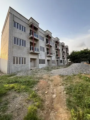 5bdrm Duplex in Jahi for sale