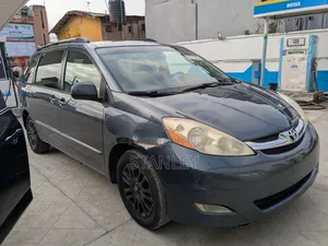 Toyota Sienna XLE Limited AWD 2009 Gray