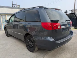 Toyota Sienna XLE Limited AWD 2009 Gray
