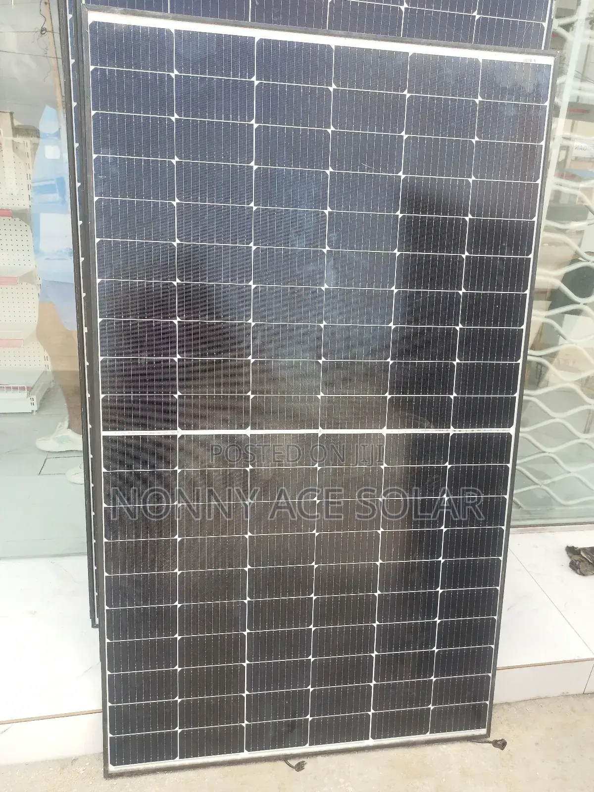370watts Longi Halfcut Black Mono Panel