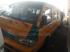 Mitsubishi L300 2010 Yellow