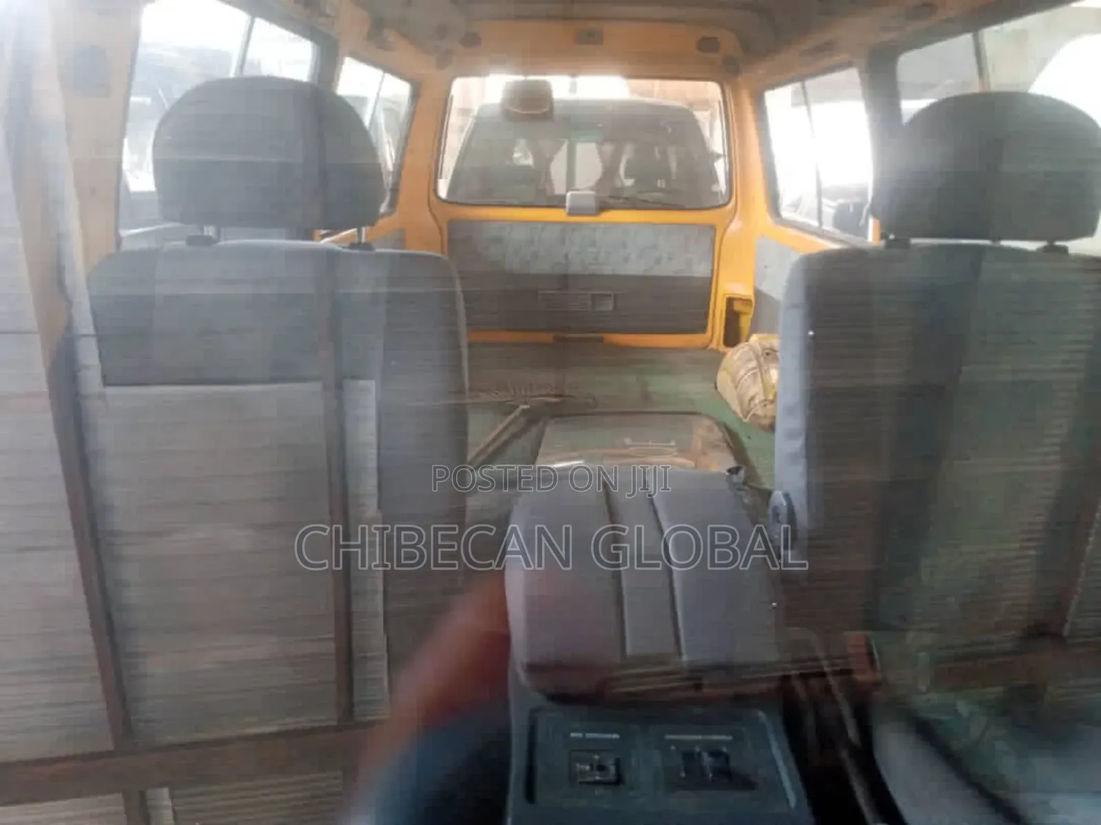 Mitsubishi L300 2010 Yellow