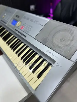 Yamaha DGX 205 76 Keys Grand Portable Keyboard Midi/ Usb