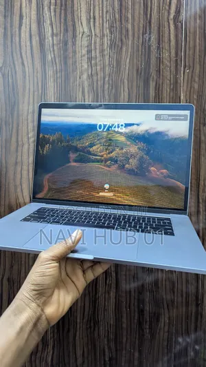 Laptop Apple MacBook Pro 2017 16GB Intel Core Ultra 7 SSD 256GB