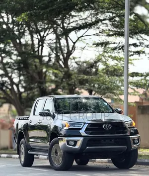 New Toyota Hilux 2025 Black