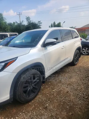 Toyota Highlander LE Plus 4dr SUV (3.5L 6cyl 6A) 2014 White