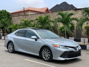 Toyota Camry XLE V6 FWD (3.5L 6cyl 8AM) 2018 Silver