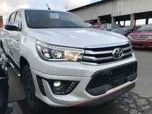 Toyota Hilux 2018 White