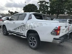Toyota Hilux 2018 White