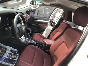 Toyota Hilux 2018 White