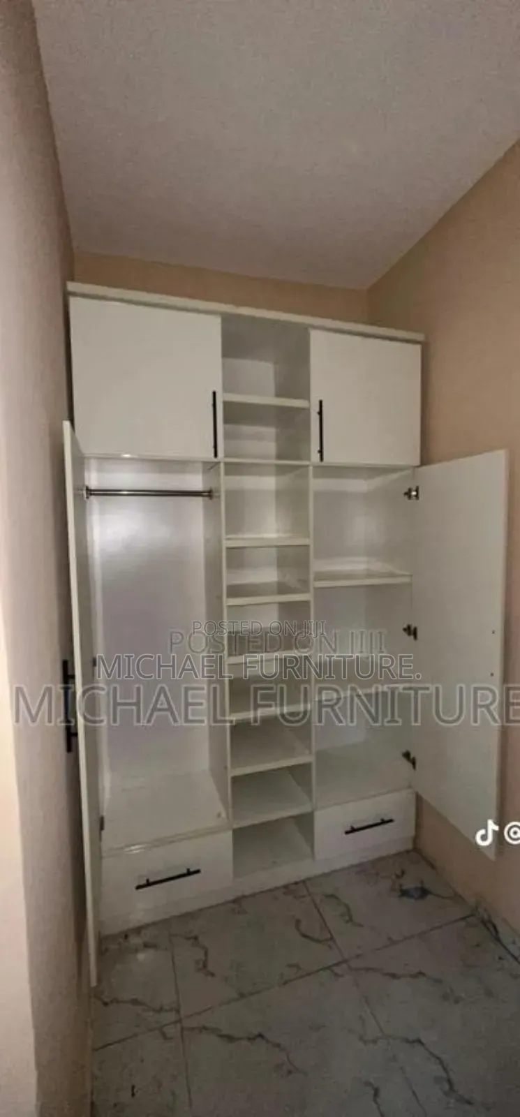 4**8 Wardrobe