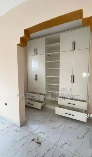 6 **8 Wardrobe