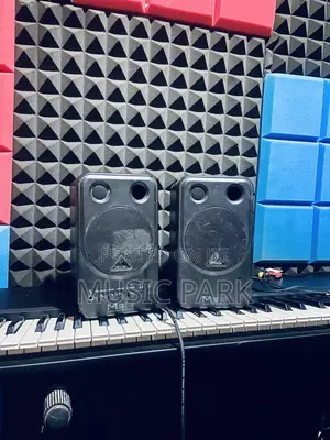 The "Yamaha Mr16 Studio Monitor Speakers