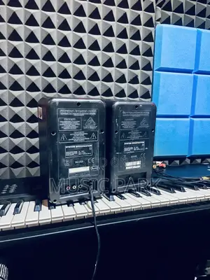 The "Yamaha Mr16 Studio Monitor Speakers