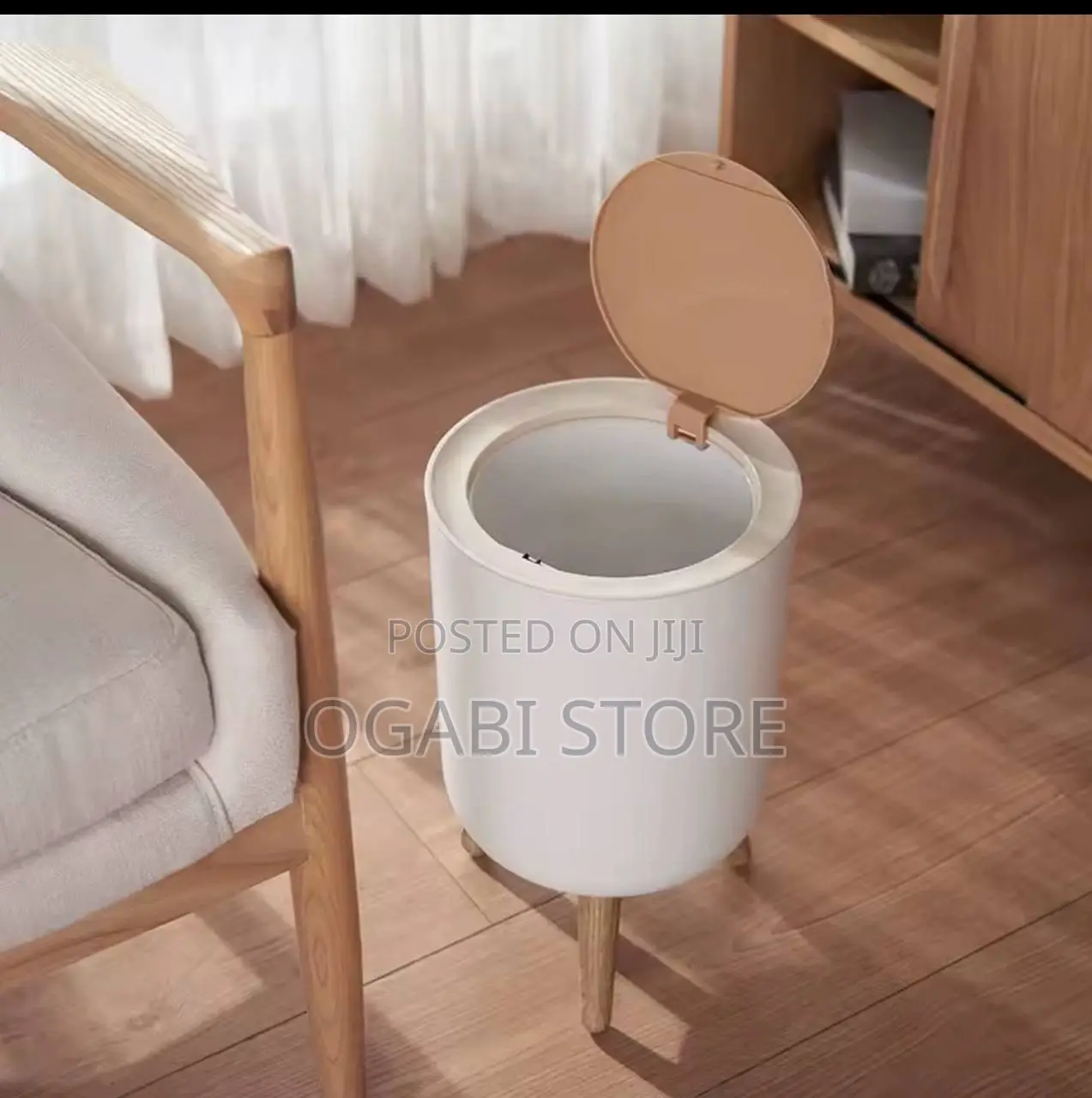 Creative Covered Trash Can