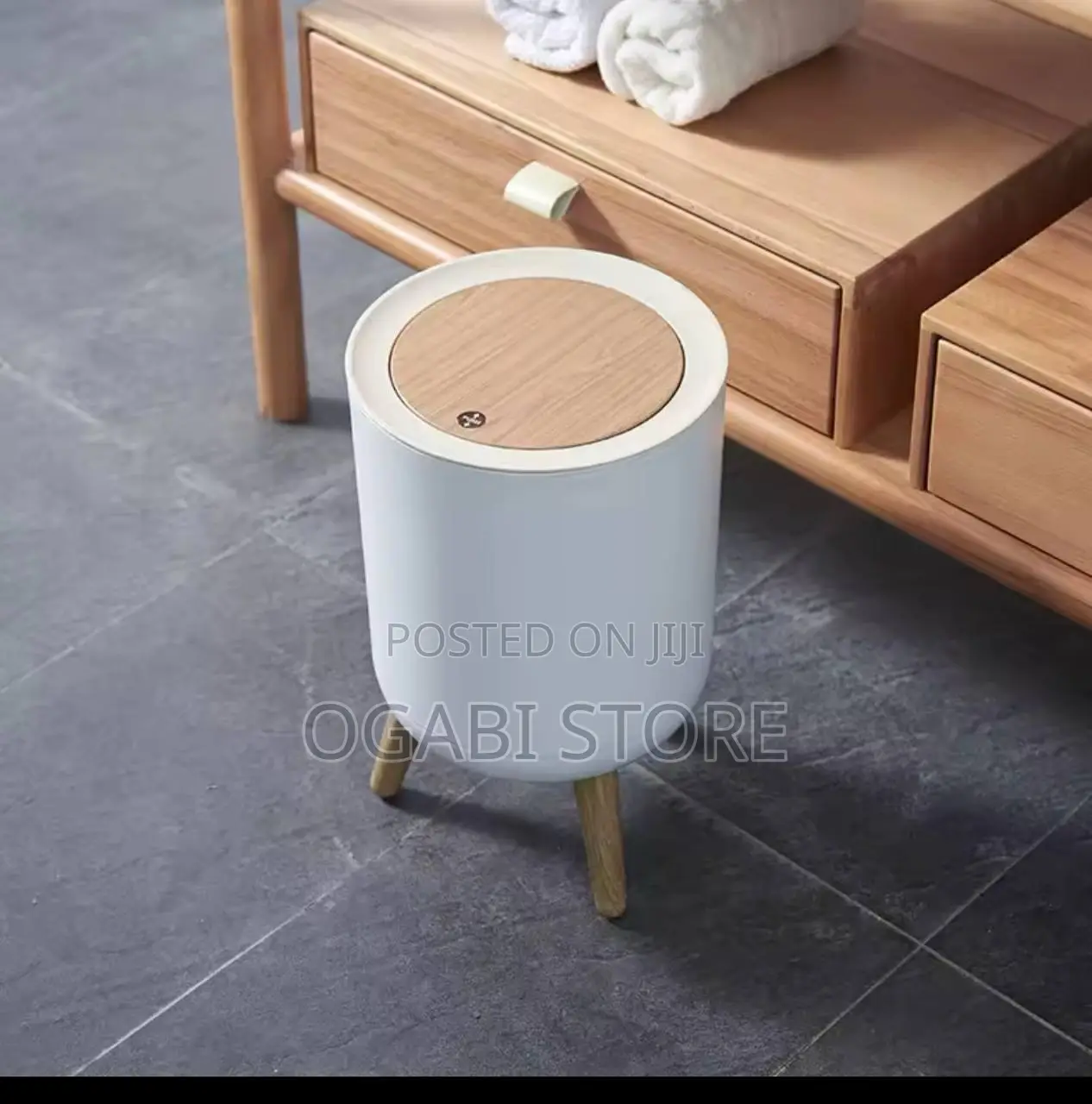 Creative Covered Trash Can