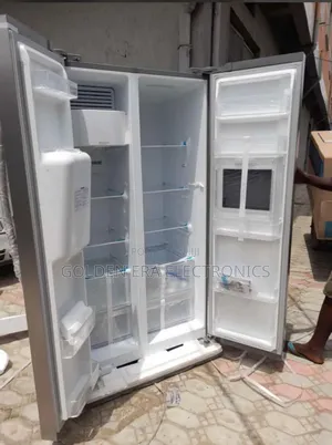 Side by Side Fridge With Ice Cube