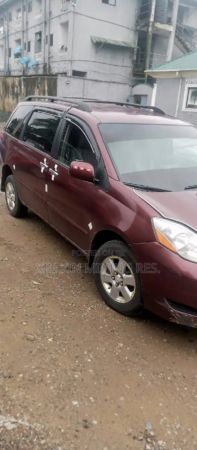 Toyota Previa 2006 Red