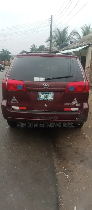 Toyota Previa 2006 Red