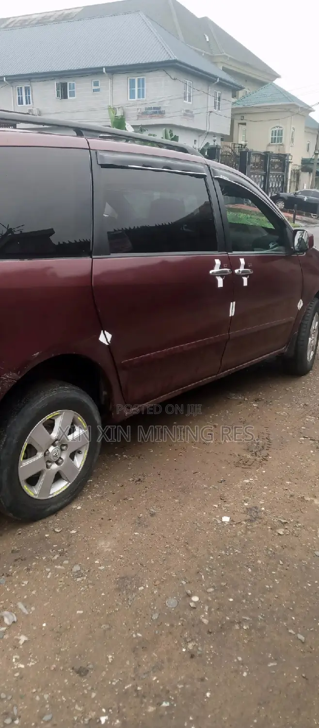 Toyota Previa 2006 Red