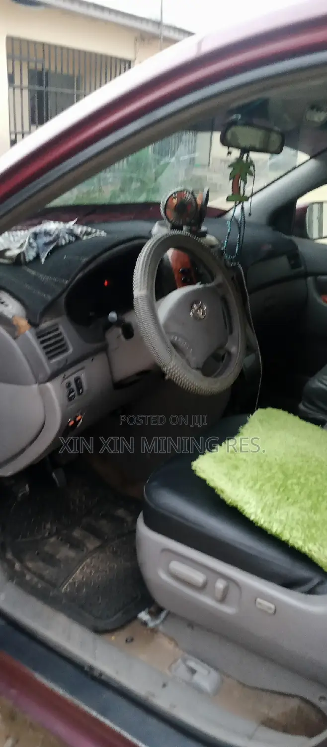 Toyota Previa 2006 Red