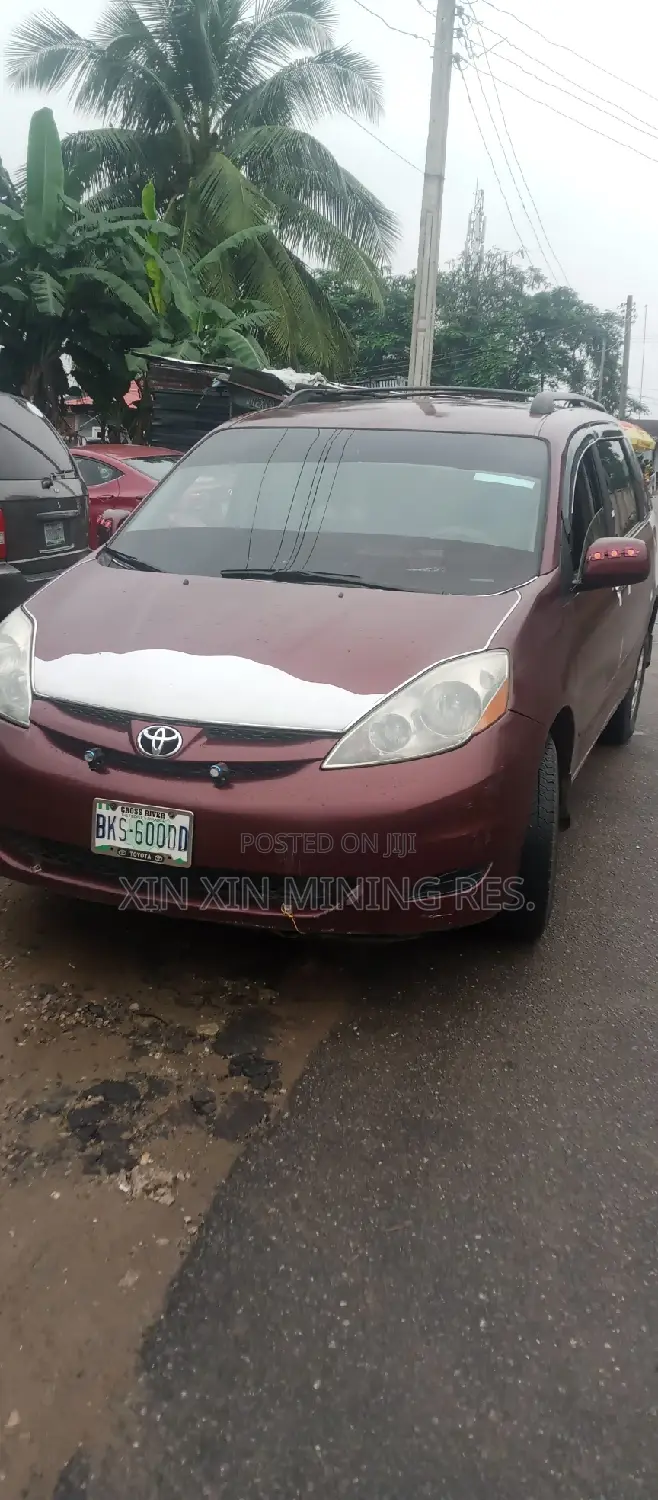 Toyota Previa 2006 Red