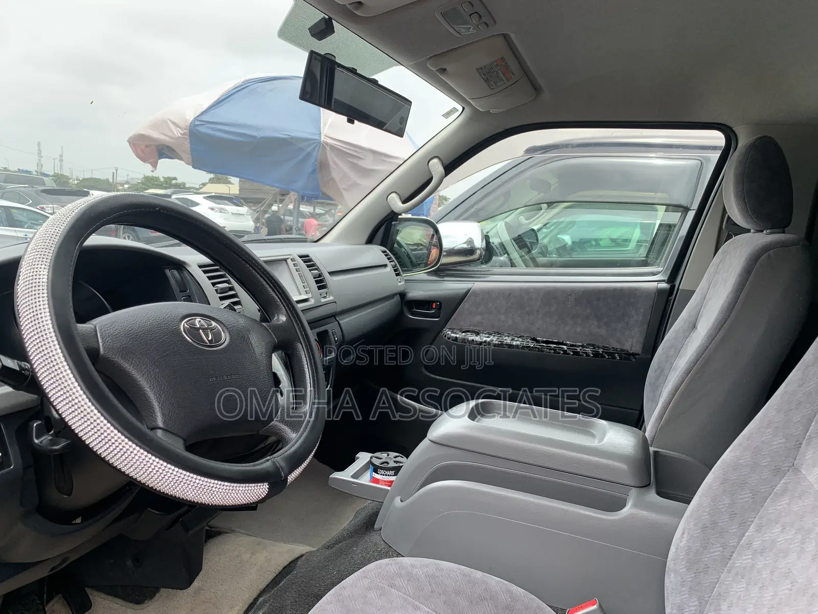 Toyota HiAce 2014 Black