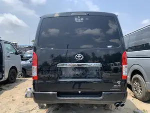 Toyota HiAce 2015 Black