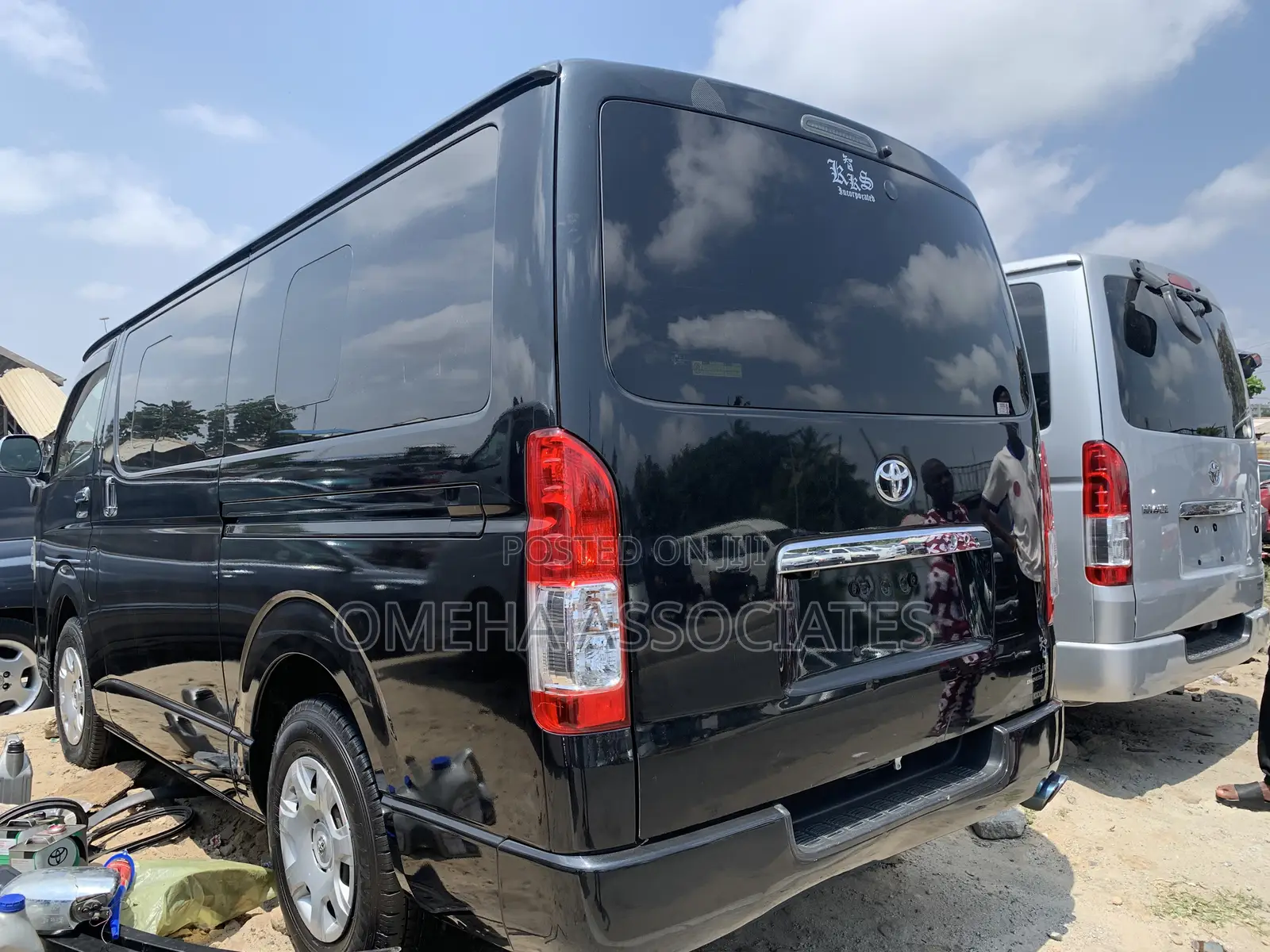 Toyota HiAce 2015 Black