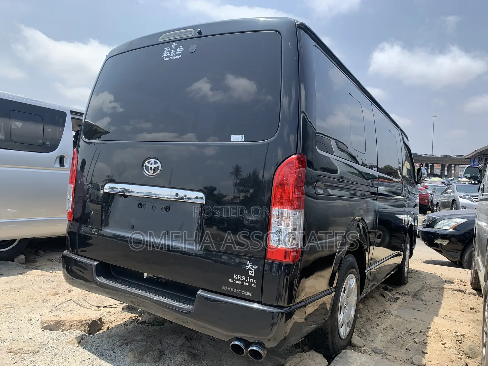 Toyota HiAce 2015 Black