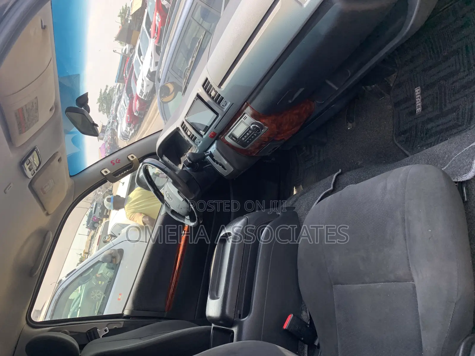 Toyota HiAce 2015 Black