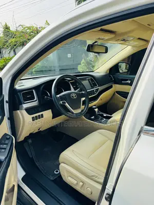 Toyota Highlander XLE V6 4x2 (3.5L 6cyl 6A) 2016 White