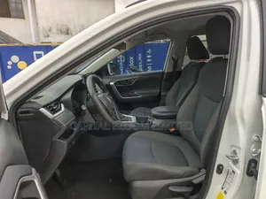 Toyota RAV4 LE 2021 White