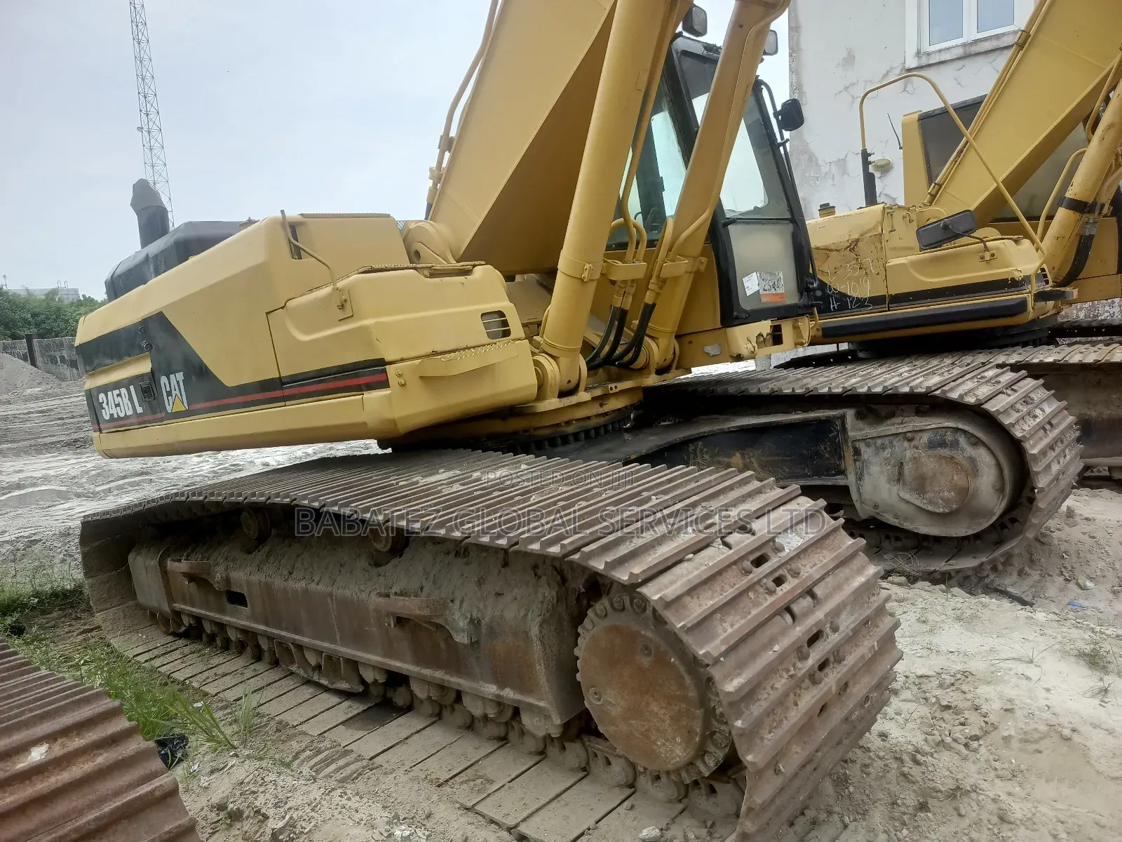 345 Cat Escavator
