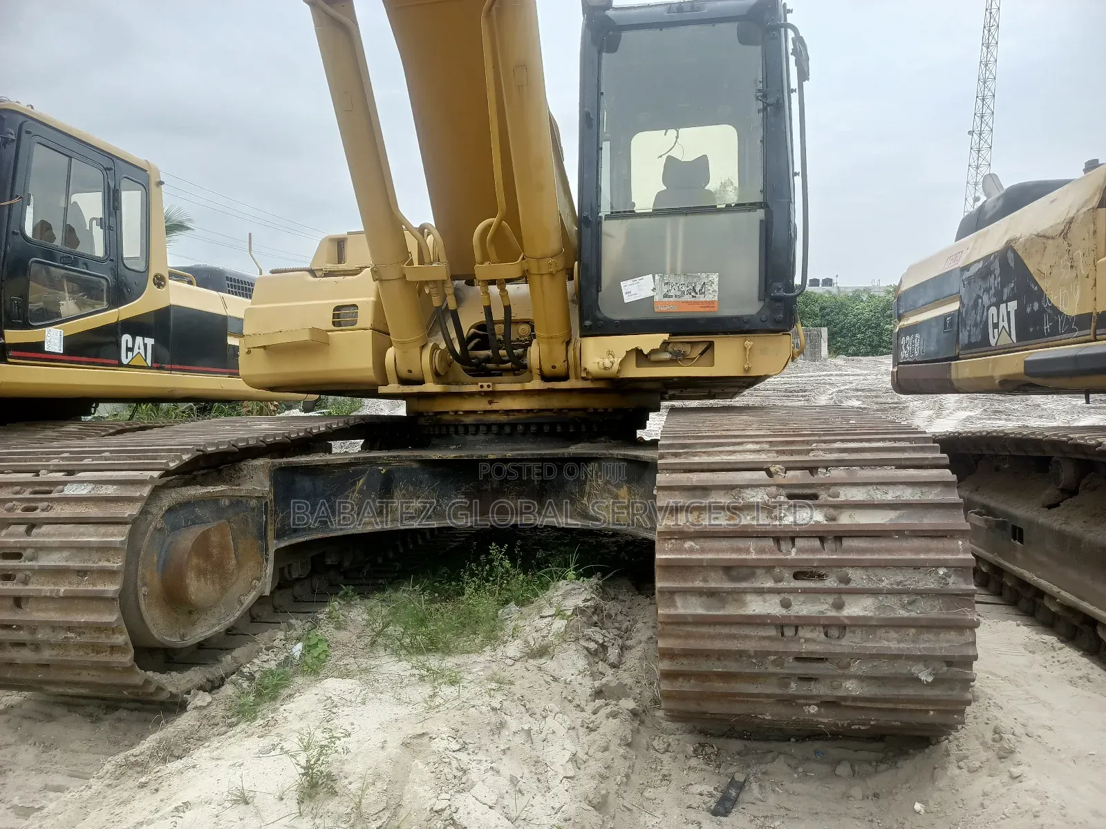 345 Cat Escavator