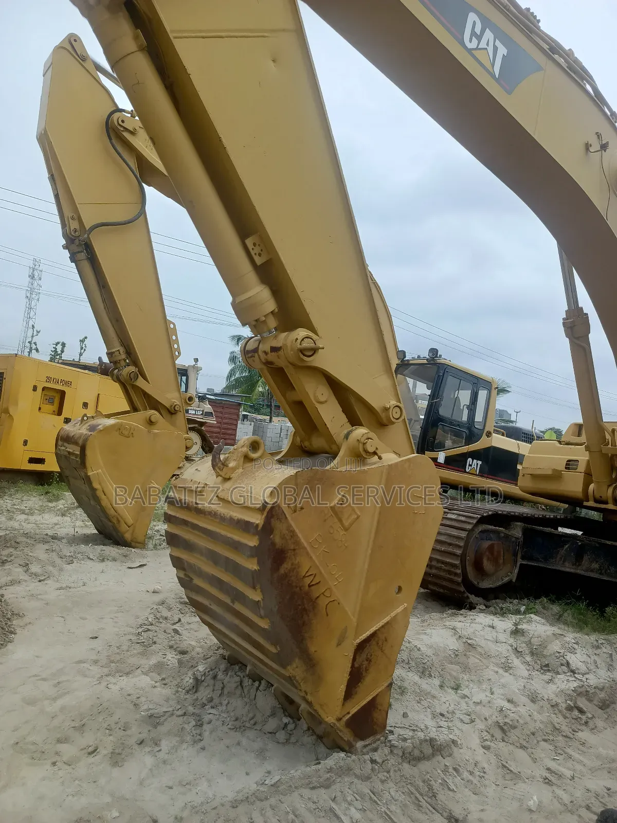 345 Cat Escavator