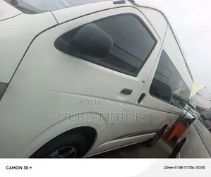 Toyota HiAce 2017 White