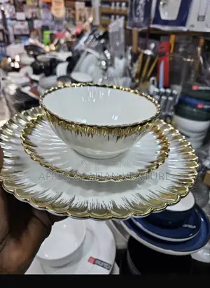 Serving Plates 4,4,4 Per Dozen