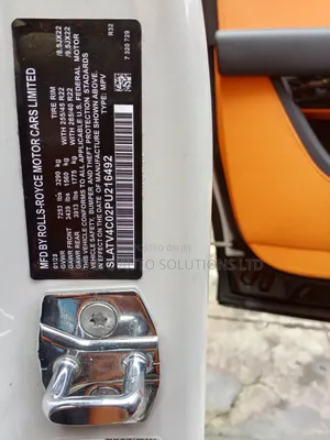 New Rolls-Royce Cullinan Black Badge 2024 White