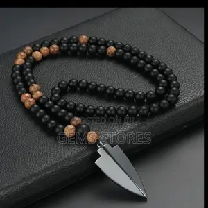 Men's Beaded Necklace With Arrowhead Pendant