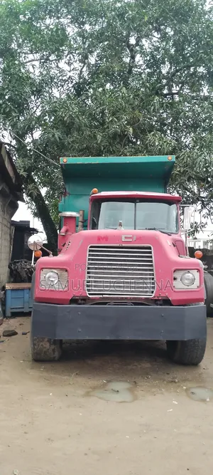 Mack Tipper
