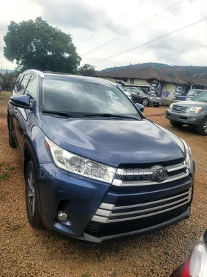 Toyota Highlander XLE 4x2 V6 (3.5L 6cyl 8A) 2018 Blue