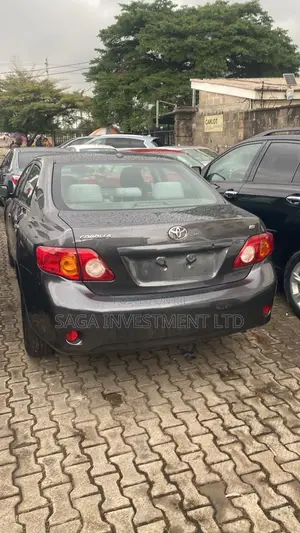 Toyota Corolla LE 4dr Sedan (1.8L 4cyl 4A) 2010 Gray