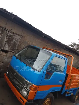 Toyota Dyna 100 4 Tyres Blue