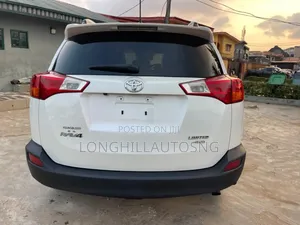 Toyota RAV4 Limited 4dr SUV AWD (2.5L 4cyl 6A) 2015 White