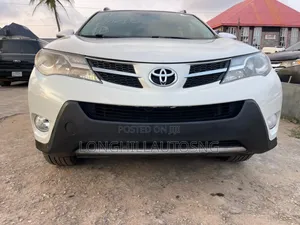 Toyota RAV4 Limited 4dr SUV AWD (2.5L 4cyl 6A) 2015 White