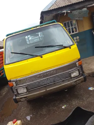 Toyota Dyna 100 Old Model Yellow