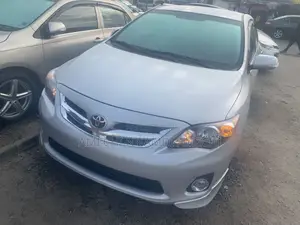Toyota Corolla LE Special Edition 4dr Sedan (1.8L 4cyl 4A) 2013 Silver